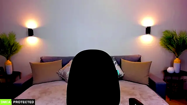 TheWoman   online show from April 2026 07:09:02 PM