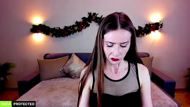 TheWoman   online show from December 2025 06:52:01 PM