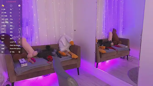 Snapshot of Mira_Falls chatting on April 2026 01:05:02 PM Mira Falls online show from April 2026 01:05:02 PM