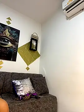 Shantal Lovee online show from November 2025 06:07:02 PM