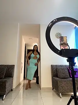 Shantal Lovee online show from November 2025 06:30:02 PM