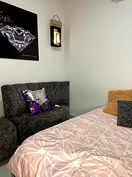 Shantal Lovee online show from November 2025 12:37:01 AM