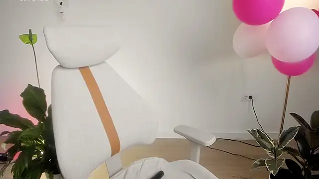 Snapshot of Pokemeboy chatting on March 2025 09:16:01 PM Pokemeboy online show from March 2025 09:16:01 PM