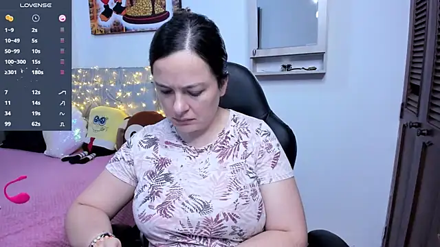 angelaagomez online show from November 2025 06:55:01 PM