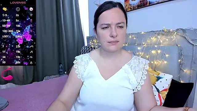 angelaagomez online show from April 2026 06:48:02 PM