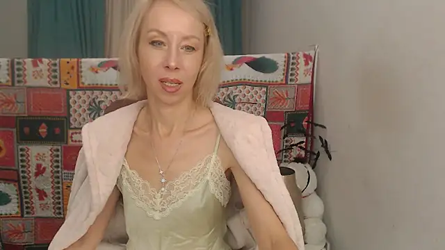 LuxuryNika online show from November 2025 02:09:02 PM