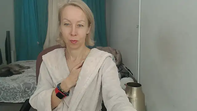 LuxuryNika online show from November 2025 10:42:02 AM