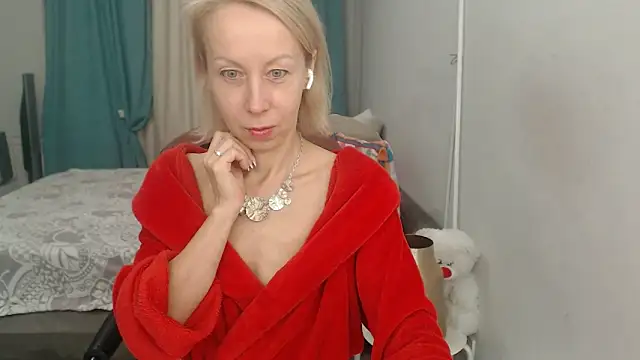 LuxuryNika online show from November 2025 07:17:01 PM