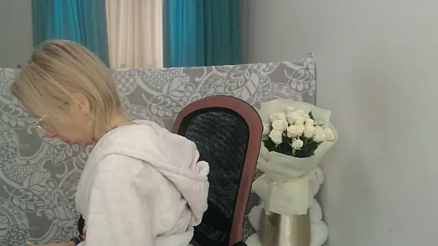 LuxuryNika online show from November 2025 09:20:02 AM