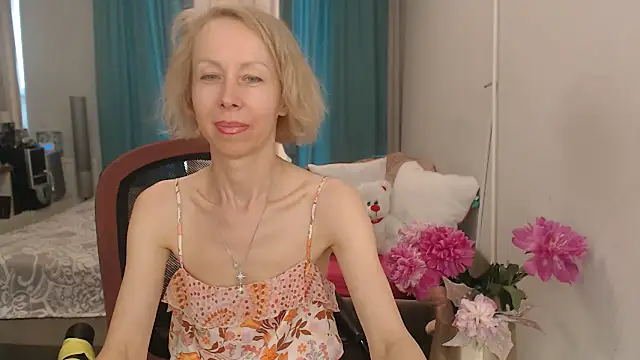 Snapshot of LuxuryNika chatting on June 2026 02:04:02 PM LuxuryNika online show from June 2026 02:04:02 PM