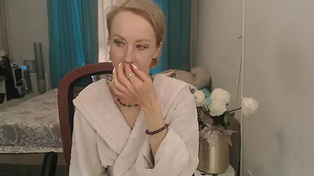 Snapshot of LuxuryNika chatting on May 2026 01:31:02 PM LuxuryNika online show from May 2026 01:31:02 PM