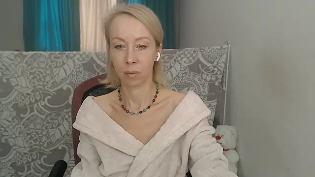 LuxuryNika online show from November 2025 10:59:01 AM