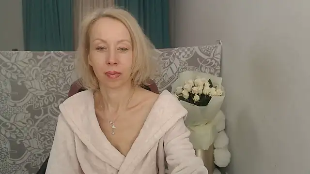 LuxuryNika online show from November 2025 03:34:01 PM