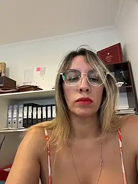 Gatitacarlita online show from March 2026 07:35:01 PM