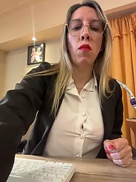 Gatitacarlita online show from April 2026 12:20:01 PM