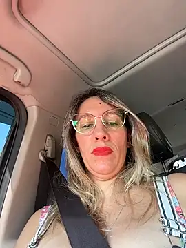 Gatitacarlita online show from April 2026 06:20:01 PM