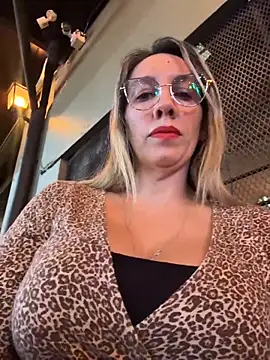 Gatitacarlita online show from May 2026 10:31:01 PM