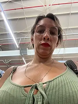 Gatitacarlita online show from April 2026 07:00:01 PM