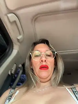 Gatitacarlita online show from April 2026 05:19:01 PM