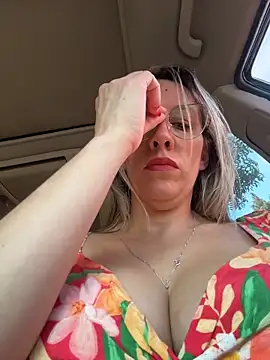 Gatitacarlita online show from May 2026 07:41:01 PM