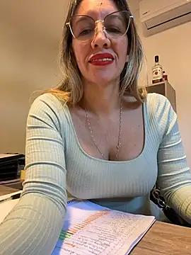Snapshot of Gatitacarlita chatting on June 2026 12:00:02 PM Gatitacarlita online show from June 2026 12:00:02 PM