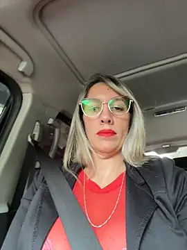 Gatitacarlita online show from April 2026 06:11:01 PM