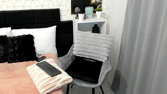 Heidix online show from March 2025 04:49:02 AM