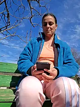 IsabelleCraft online show from March 2025 10:35:02 AM