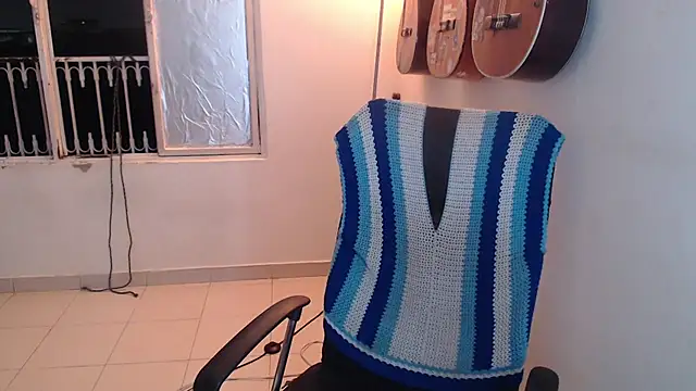 Snapshot of Smoke_trip_Alicia chatting on October 2025 04:44:02 AM Smoke trip Alicia online show from October 2025 04:44:02 AM
