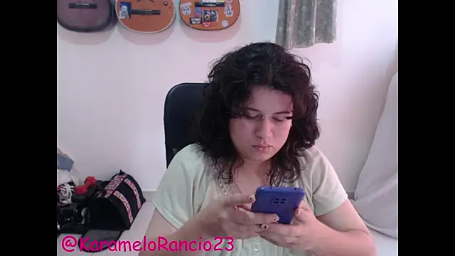 Snapshot of Smoke_trip_Alicia chatting on February 2025 12:41:02 PM Smoke trip Alicia online show from February 2025 12:41:02 PM