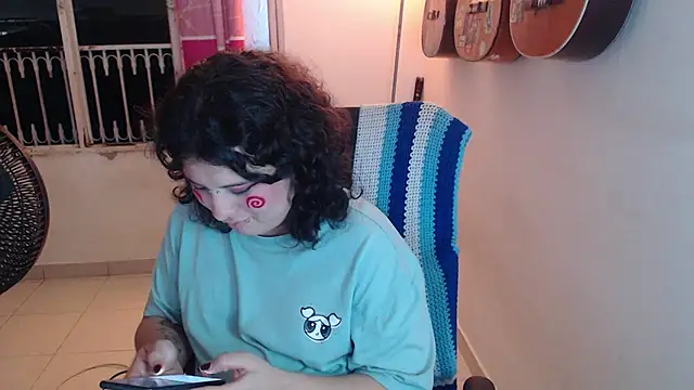 Snapshot of Smoke_trip_Alicia chatting on October 2025 04:13:02 AM Smoke trip Alicia online show from October 2025 04:13:02 AM
