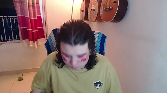 Snapshot of Smoke_trip_Alicia chatting on October 2025 03:52:01 AM Smoke trip Alicia online show from October 2025 03:52:01 AM