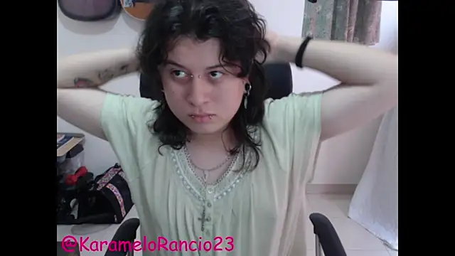 Snapshot of Smoke_trip_Alicia chatting on February 2025 12:34:01 PM Smoke trip Alicia online show from February 2025 12:34:01 PM