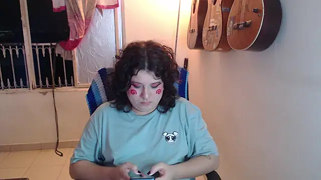 Snapshot of Smoke_trip_Alicia chatting on October 2025 03:48:01 AM Smoke trip Alicia online show from October 2025 03:48:01 AM