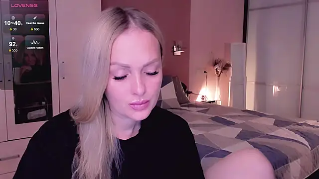 Libby Nora online show from October 2025 09:17:02 AM