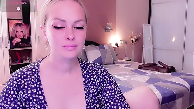 Libby Nora online show from October 2025 09:32:02 AM