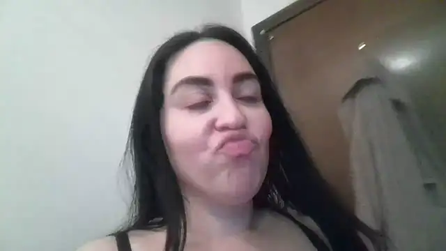 Snapshot of WetFlower69 chatting on July 2026 01:05:01 AM WetFlower69 online show from July 2026 01:05:01 AM