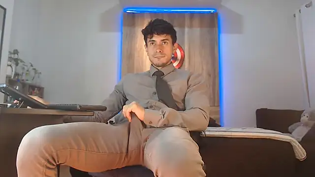 Andrew 4  online show from October 2025 01:04:02 AM