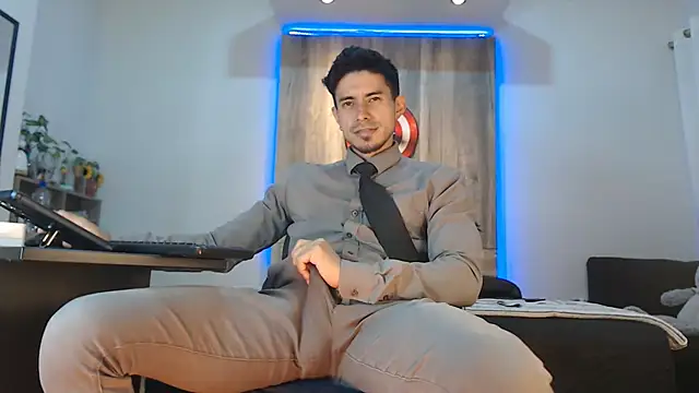 Andrew 4  online show from November 2025 02:39:02 AM