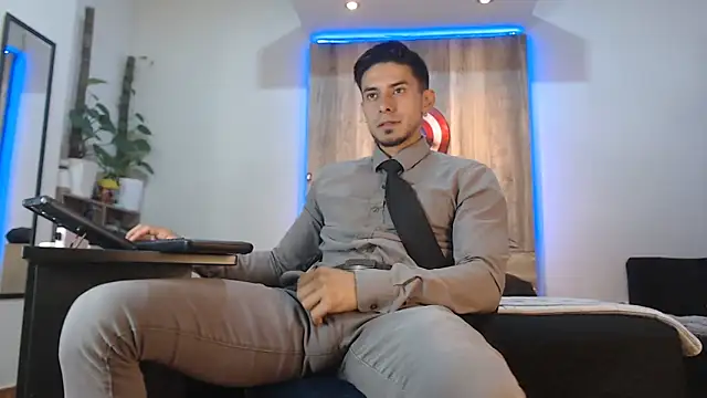 Andrew 4  online show from March 2026 02:41:03 AM