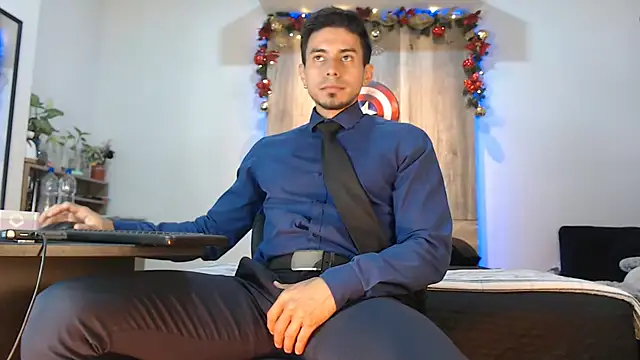 Andrew 4  online show from December 2025 04:16:02 AM