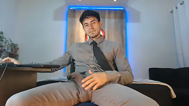 Andrew 4  online show from November 2025 01:53:02 AM