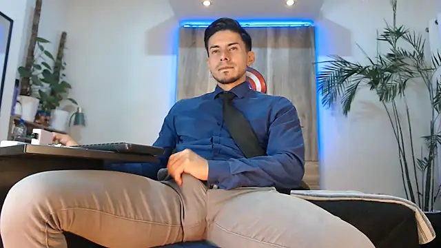 Andrew 4  online show from May 2026 05:22:01 AM