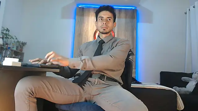 Andrew 4  online show from November 2025 08:30:01 AM