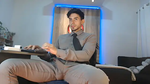 Andrew 4  online show from November 2025 02:26:02 AM