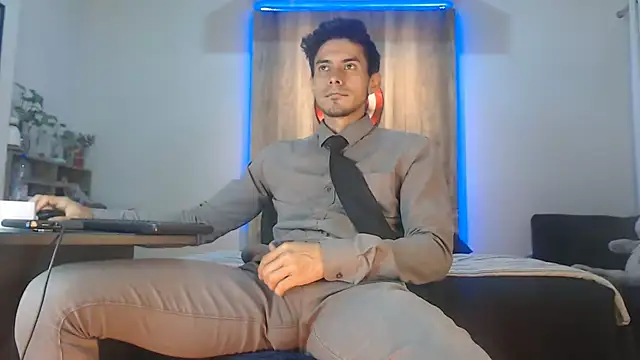 Andrew 4  online show from November 2025 03:28:02 AM