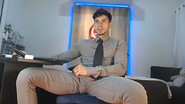 Andrew 4  online show from November 2025 04:06:01 AM