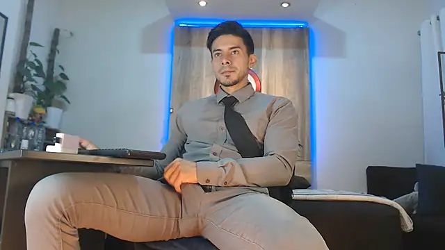 Andrew 4  online show from March 2026 06:18:01 AM