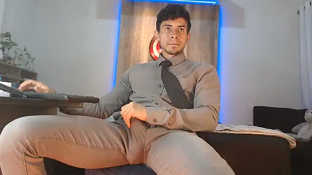 Andrew 4  online show from October 2025 04:33:02 AM