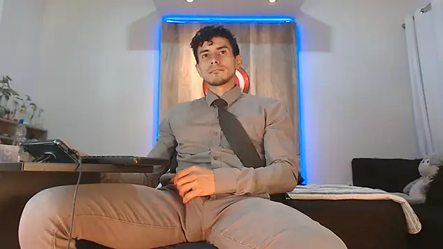 Andrew 4  online show from October 2025 04:46:02 AM